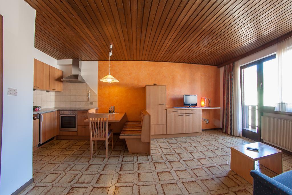 Residence Silvia San Candido Esterno foto